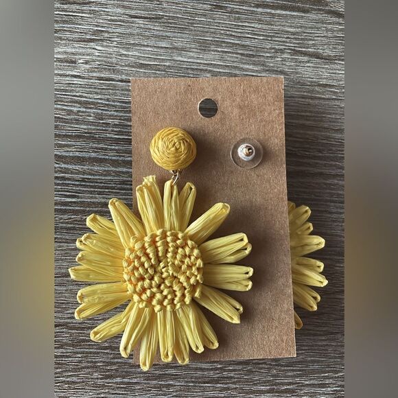 Yellow flower earrings A461 - Picture 3 of 4